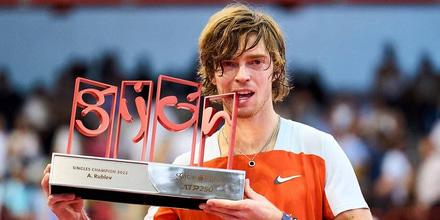 rublev-gijon-2022-sunday-trophu.jpg